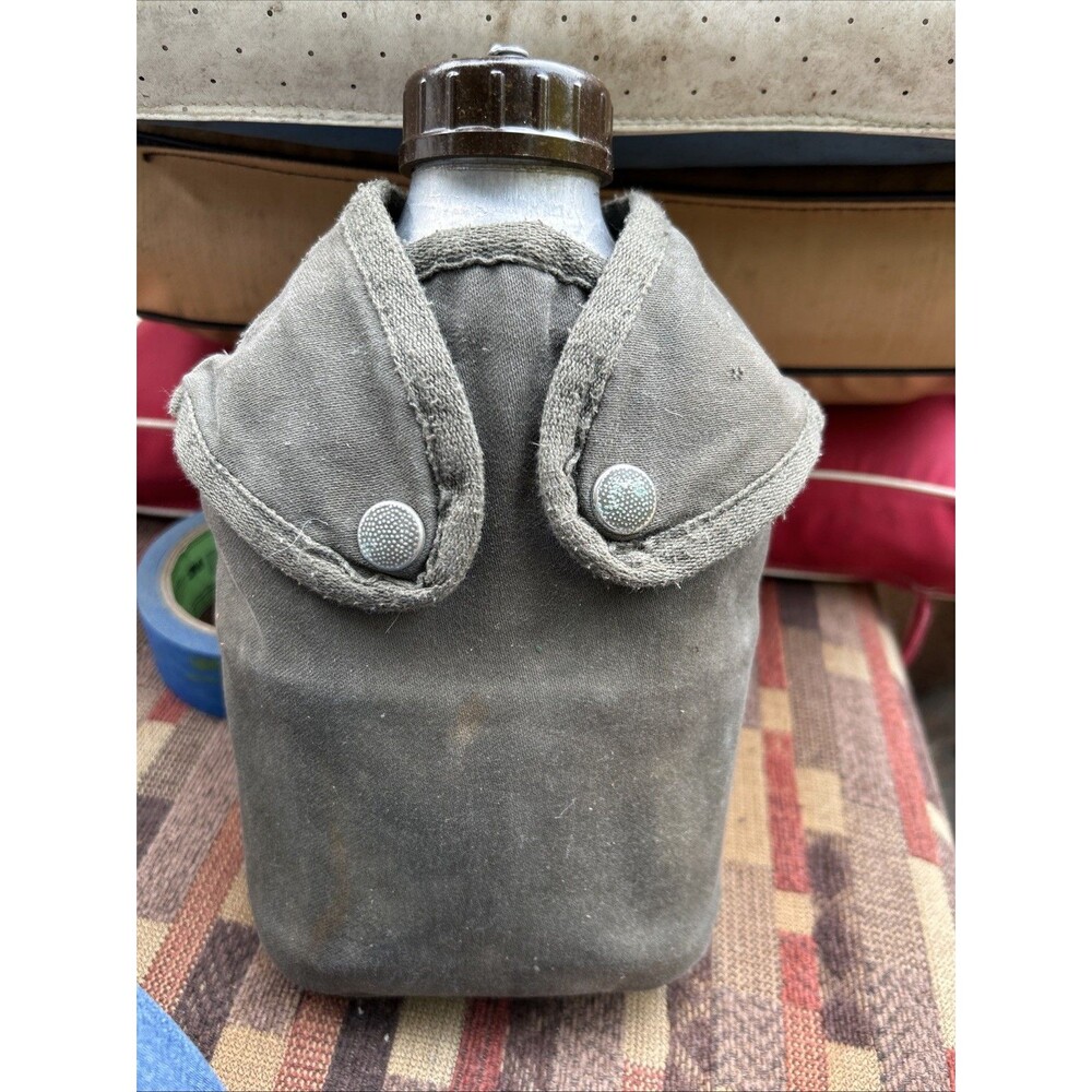 Vintage US Army Military Metal Aluminum Water Canteen / Mess Kit lined w wool.